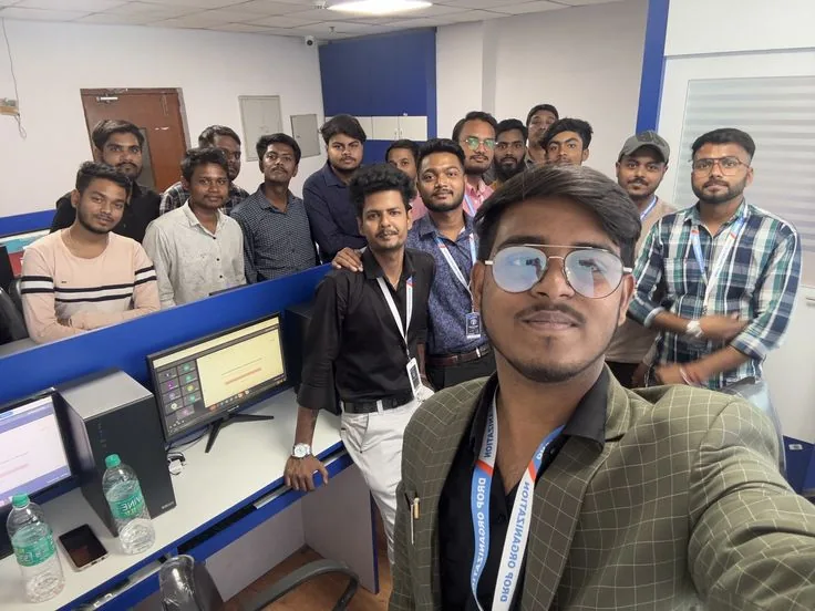 TDO learners gathered in a computer lab